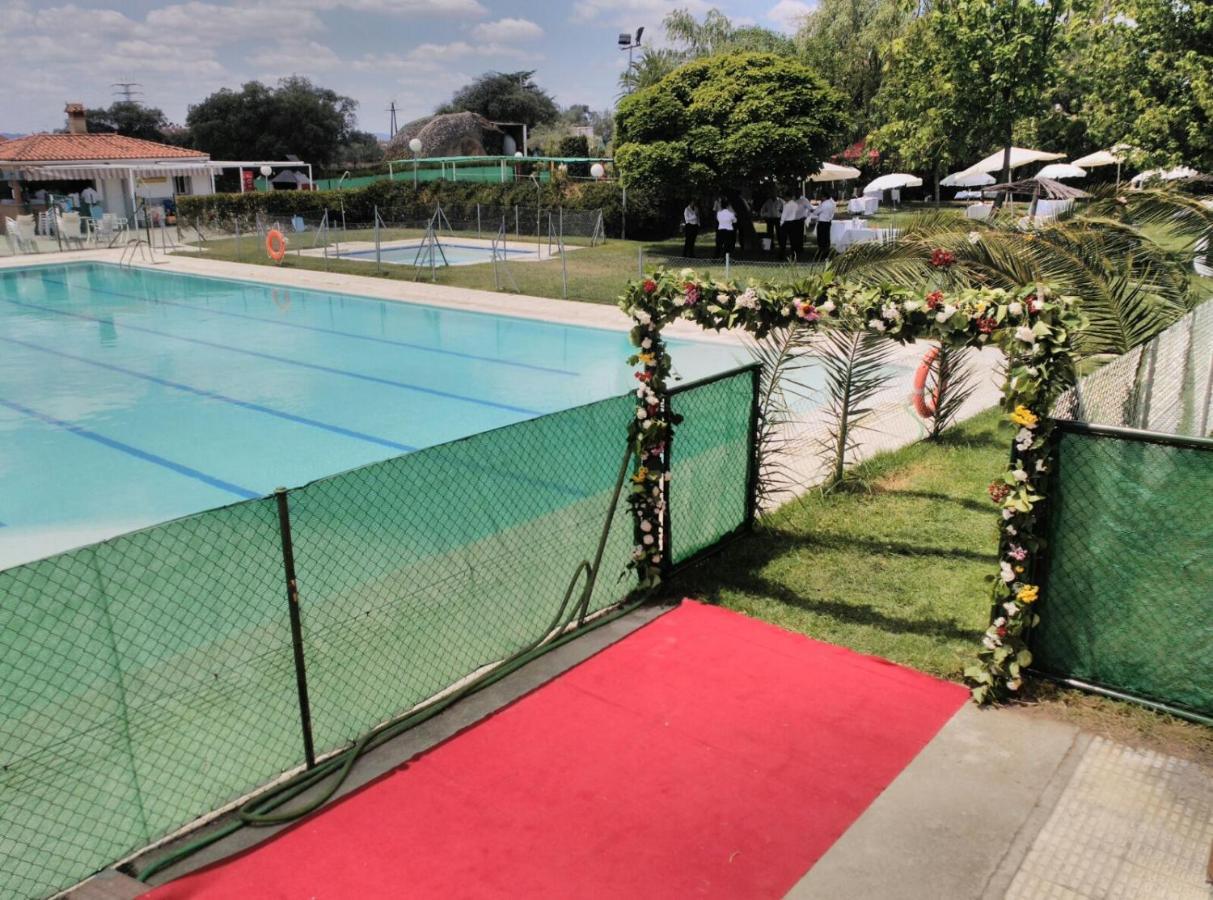 Malpartida de Cáceres Hotel Pena Cruz מראה חיצוני תמונה